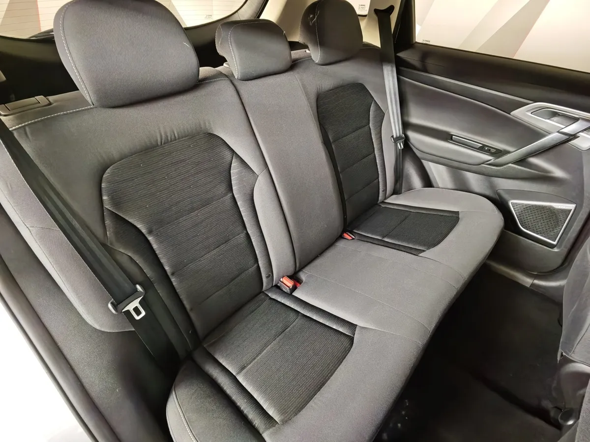 Geely Atlas 2.4 AT AWD (148 л.с.) Standard Серебристый в АВИЛОН. Слайд №17