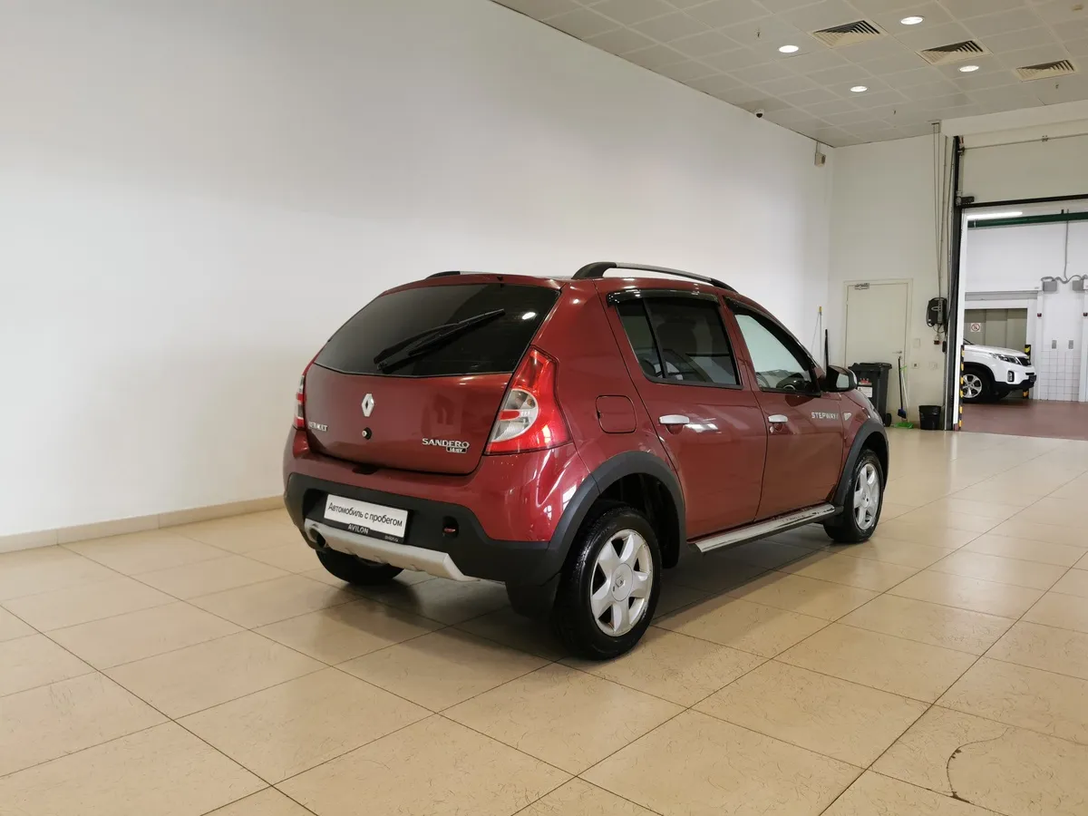 Renault Sandero 1.6 AT (103 л.с.) Stepway Красный в АВИЛОН. Слайд №2