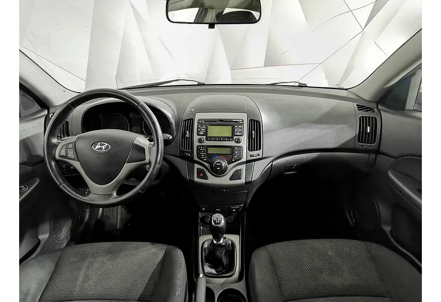 Hyundai i30 1.6 MT (122 л.с.) Черный в АВИЛОН. Слайд №14