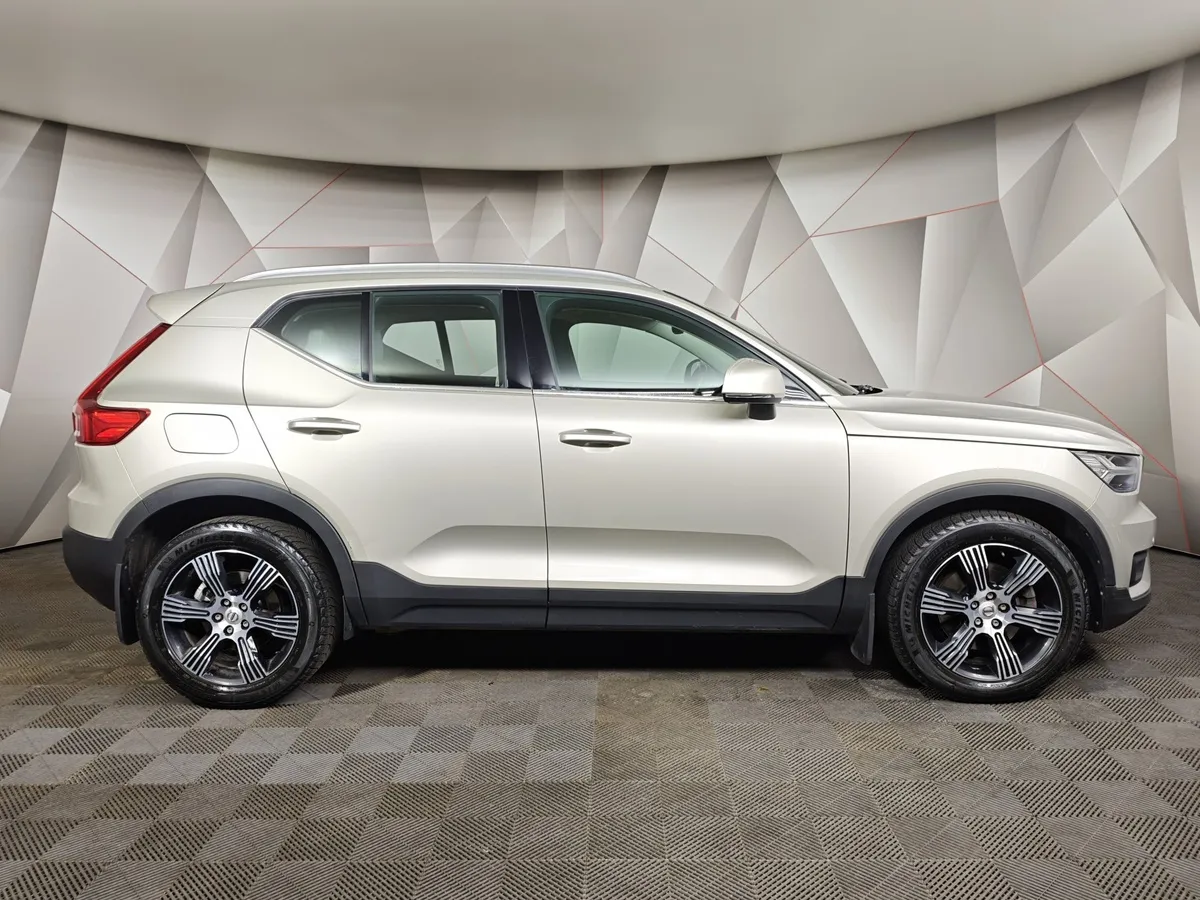 Volvo XC40 2.0 T5 Drive-E AT AWD (247 л.с.) Inscription Бежевый в АВИЛОН. Слайд №6