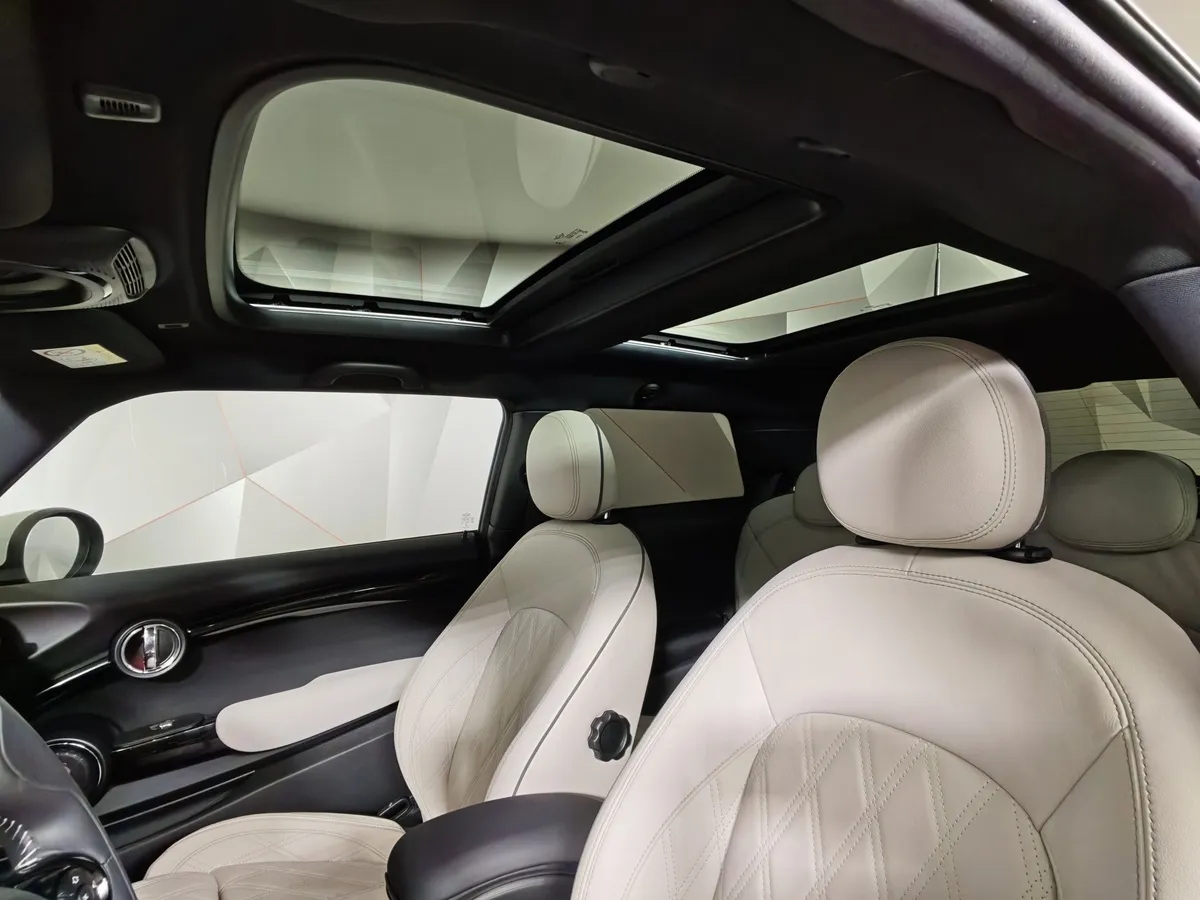 MINI 3 двери Cooper S 2.0 AT (192 л.с.) Черный в АВИЛОН. Слайд №15