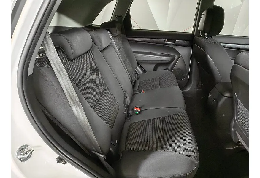 Kia Sorento 2.4 MT 4WD (174 л.с.) Белый в АВИЛОН. Слайд №15