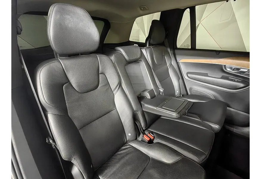 Volvo XC90 2.0 T5 Drive-E AT AWD (5 мест) (249 л.с.) Inscription Серебристый в АВИЛОН. Слайд №17