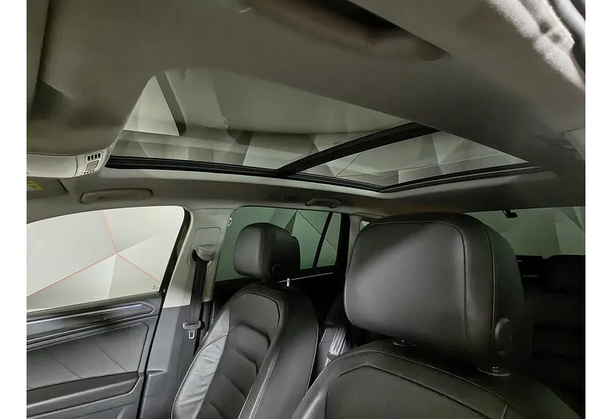 Volkswagen Tiguan 380 TSI 2.0 DSG 4WD (220 л.с.) R-Line Highline Черный в АВИЛОН. Слайд №21