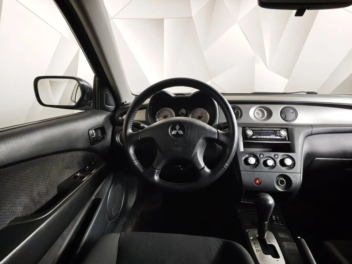 Mitsubishi Outlander 2.4 AT 4WD (160 л.с.) Серый в АВИЛОН. Слайд №17