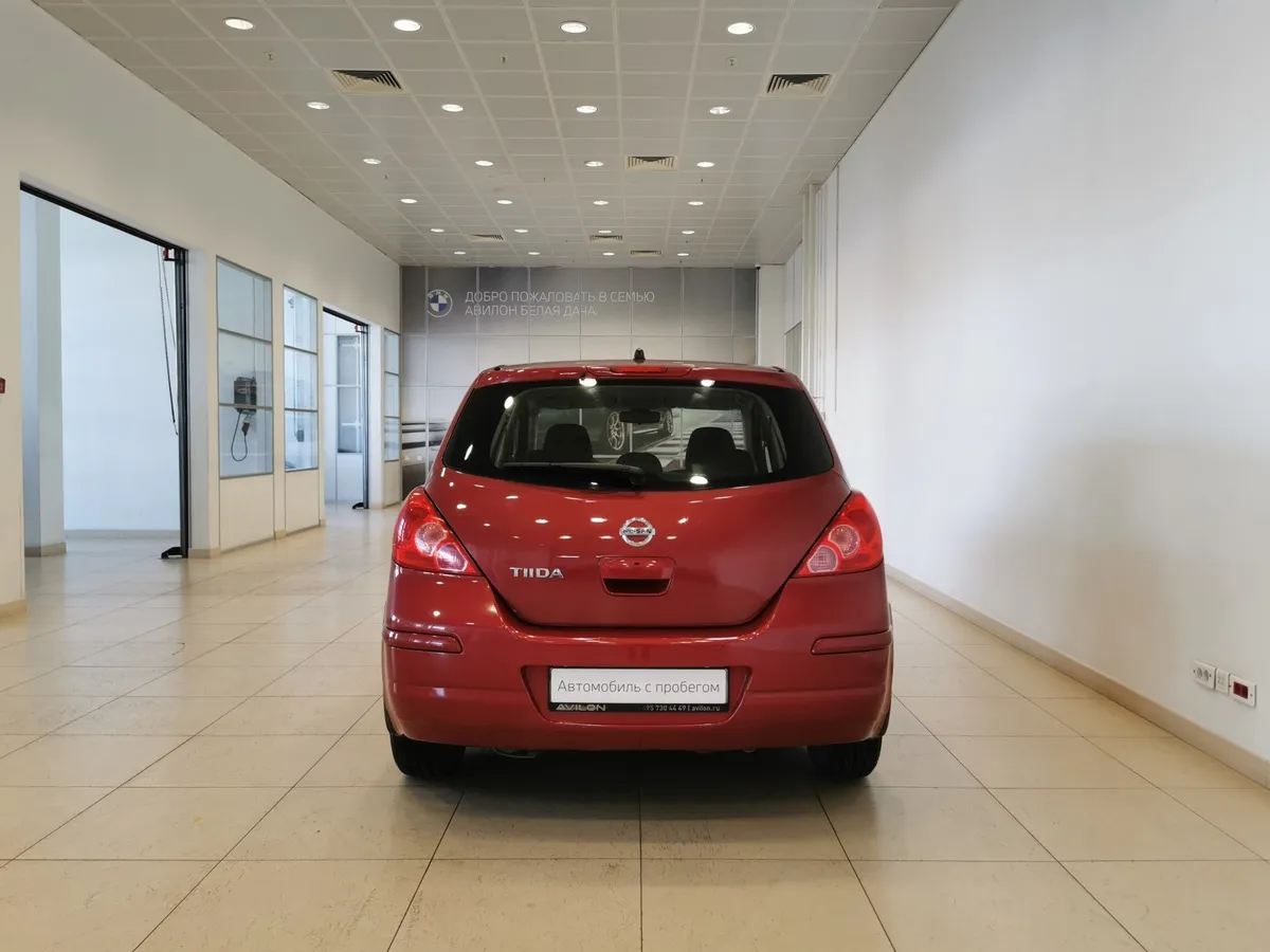 Nissan Tiida 1.6 AT (110 л.с.) Красный в АВИЛОН. Слайд №8
