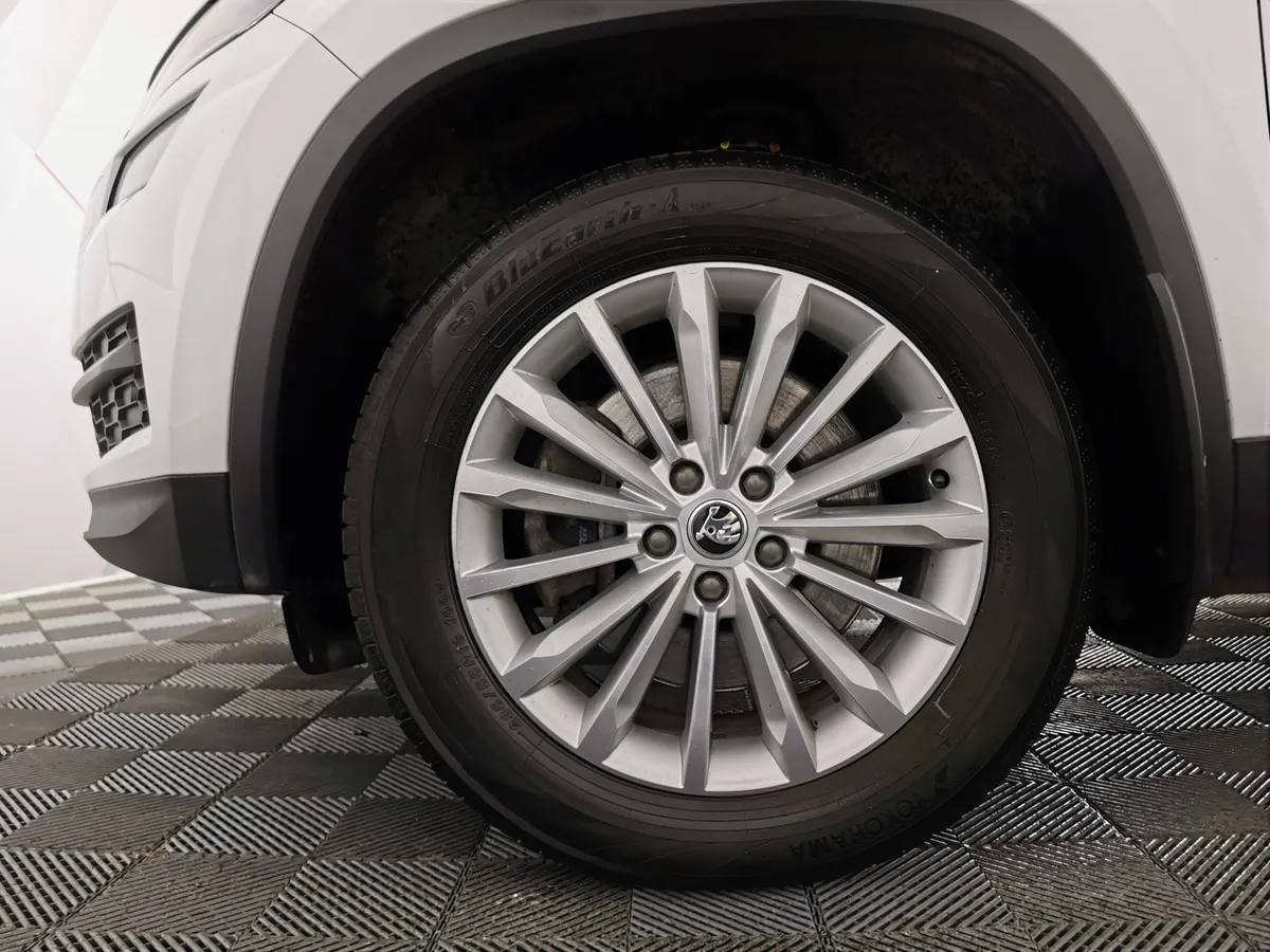 Skoda Kodiaq 2.0 TSI DSG 4X4 (180 л.с.) Белый в АВИЛОН. Слайд №9