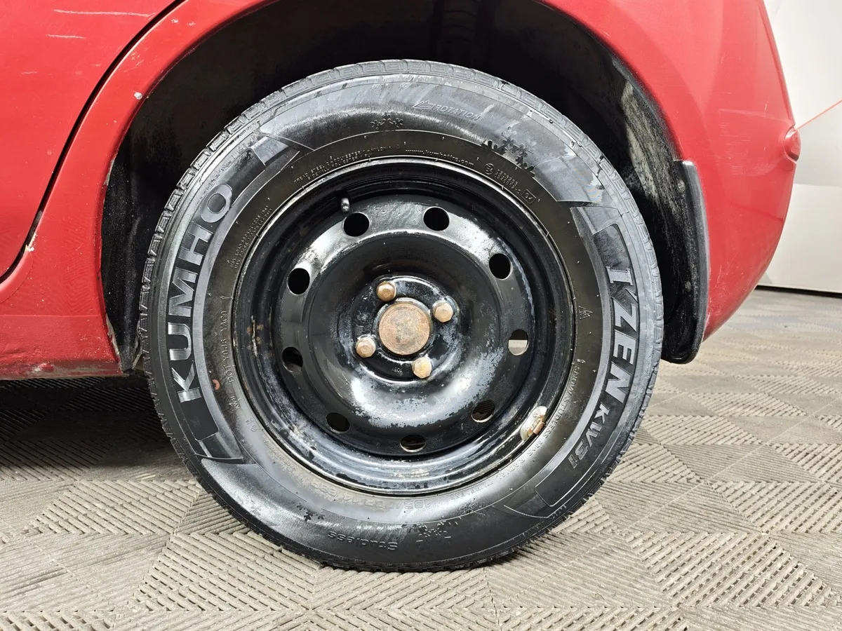Nissan Micra 1.2 MT (80 л.с.) Красный в АВИЛОН. Слайд №9