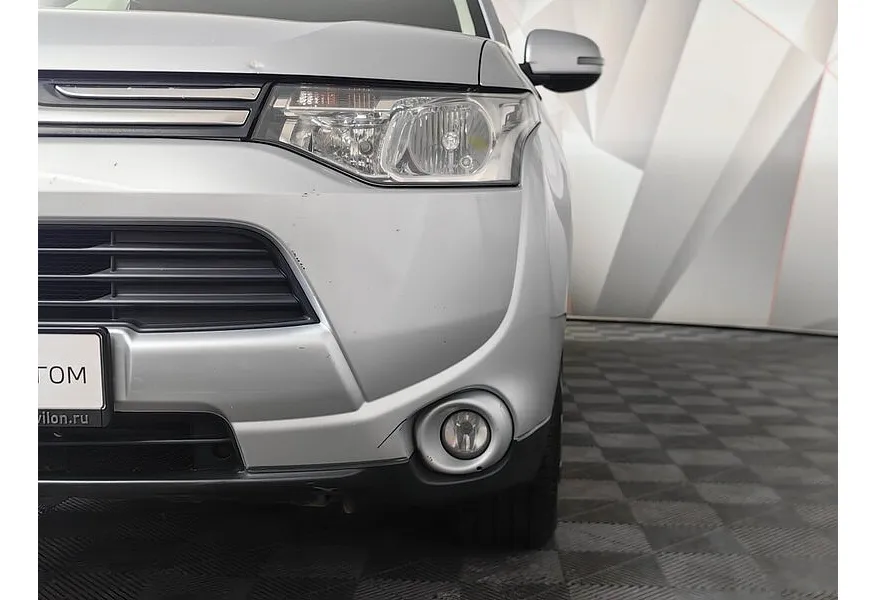 Mitsubishi Outlander 2.4 CVT 4WD (167 л.с.) Серебристый в АВИЛОН. Слайд №10