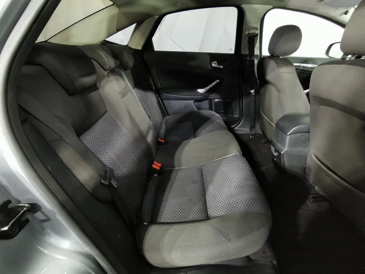 Ford Mondeo 2.0 MT (145 л.с.) Серый в АВИЛОН. Слайд №14