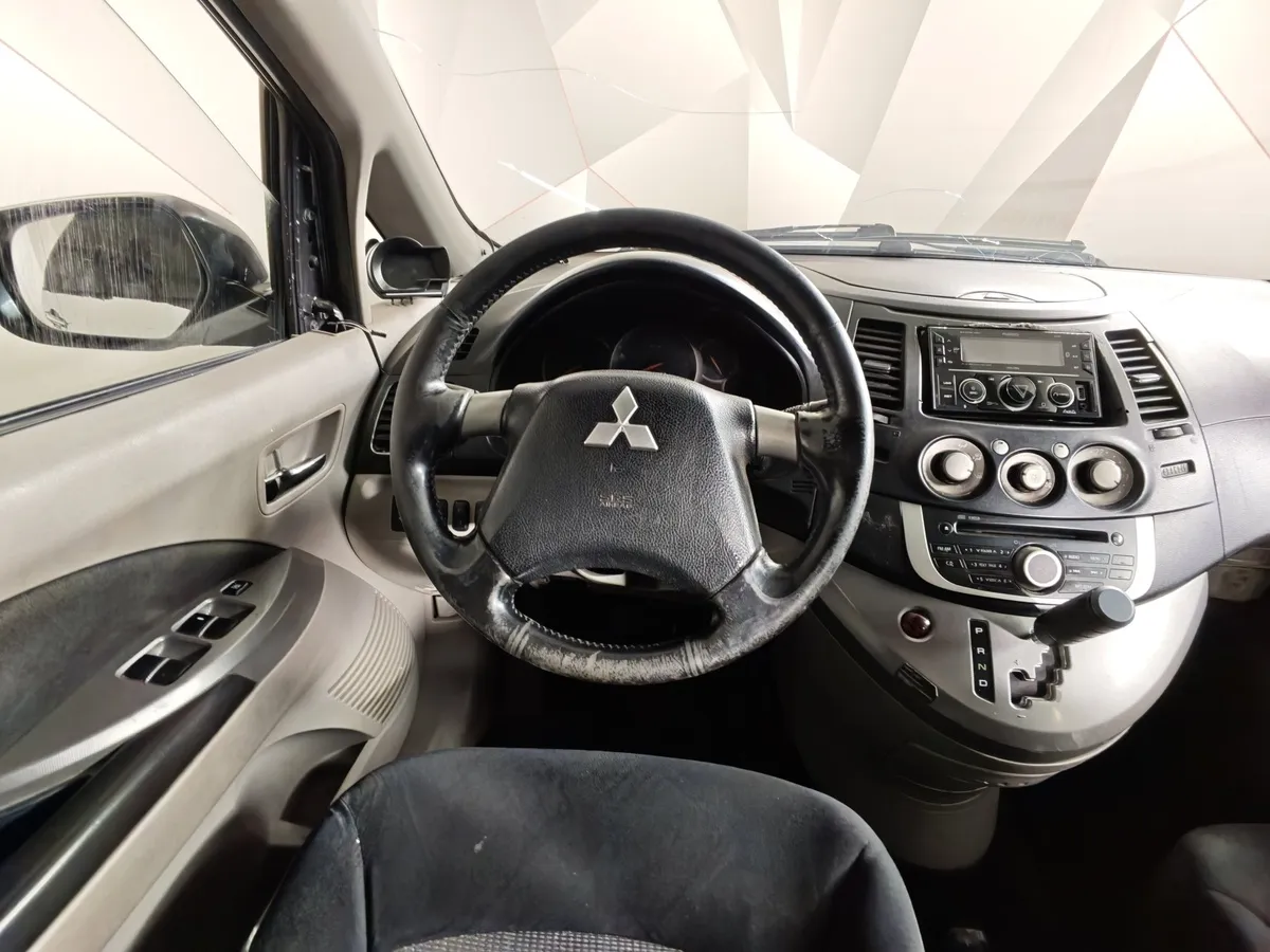 Mitsubishi Grandis 2.4 AT 4WD (165 л.с.) Белый в АВИЛОН. Слайд №17