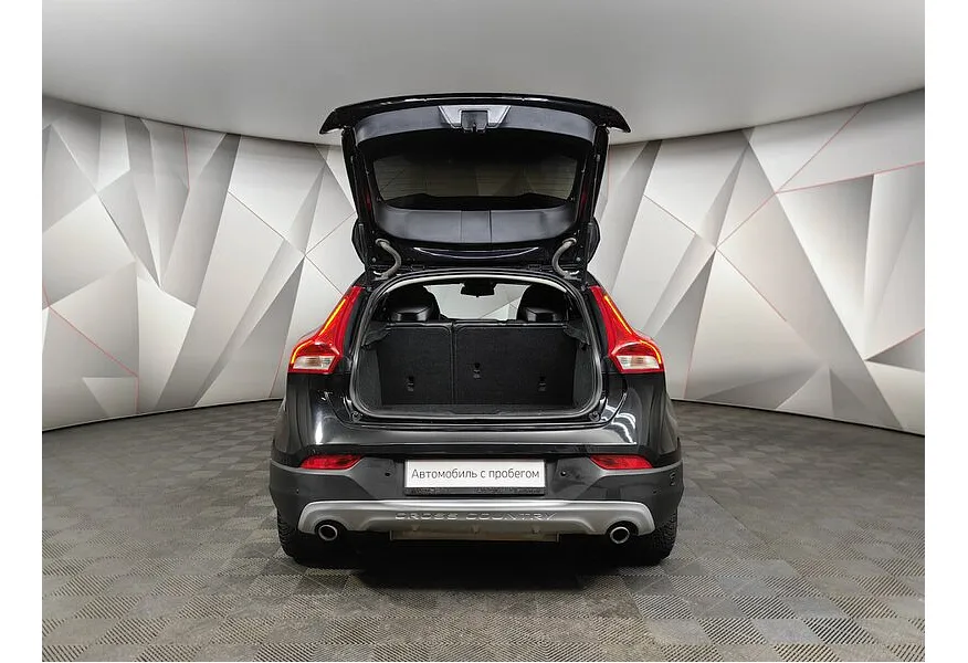 Volvo V40 1.5 T3 Drive-E Geartronic (152 л.с.) Kinetic Черный в АВИЛОН. Слайд №11