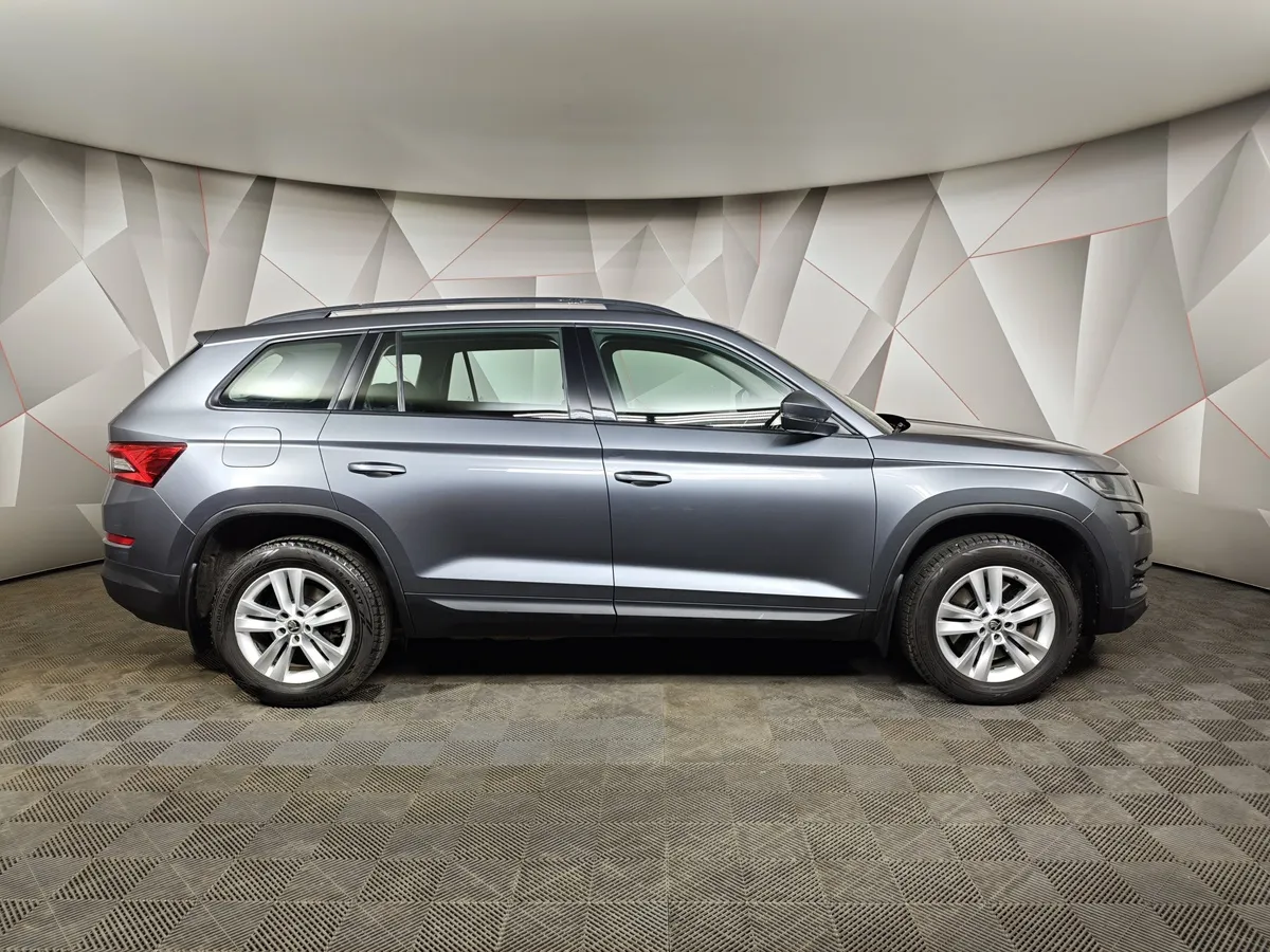 Skoda Kodiaq 2.0 TSI DSG 4X4 (180 л.с.) Серый в АВИЛОН. Слайд №6
