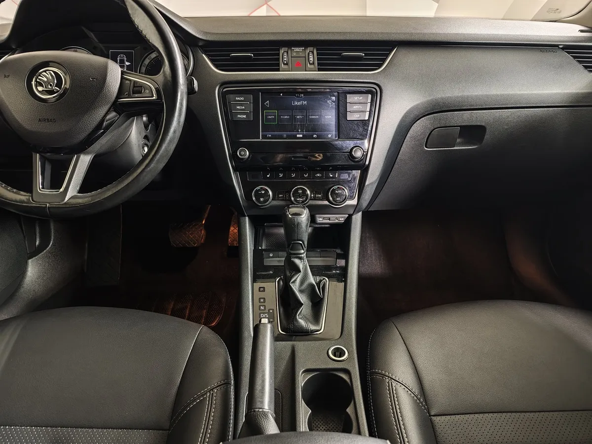 Skoda Octavia 1.6 MPI AT (110 л.с.) Белый в АВИЛОН. Слайд №15