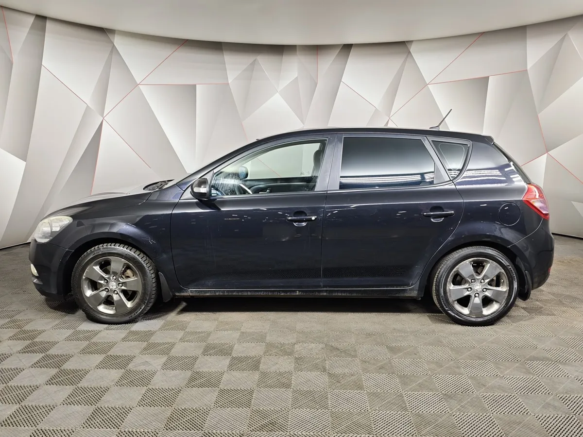 Kia Ceed 1.6 MT (126 л.с.) Comfort Черный в АВИЛОН. Слайд №5