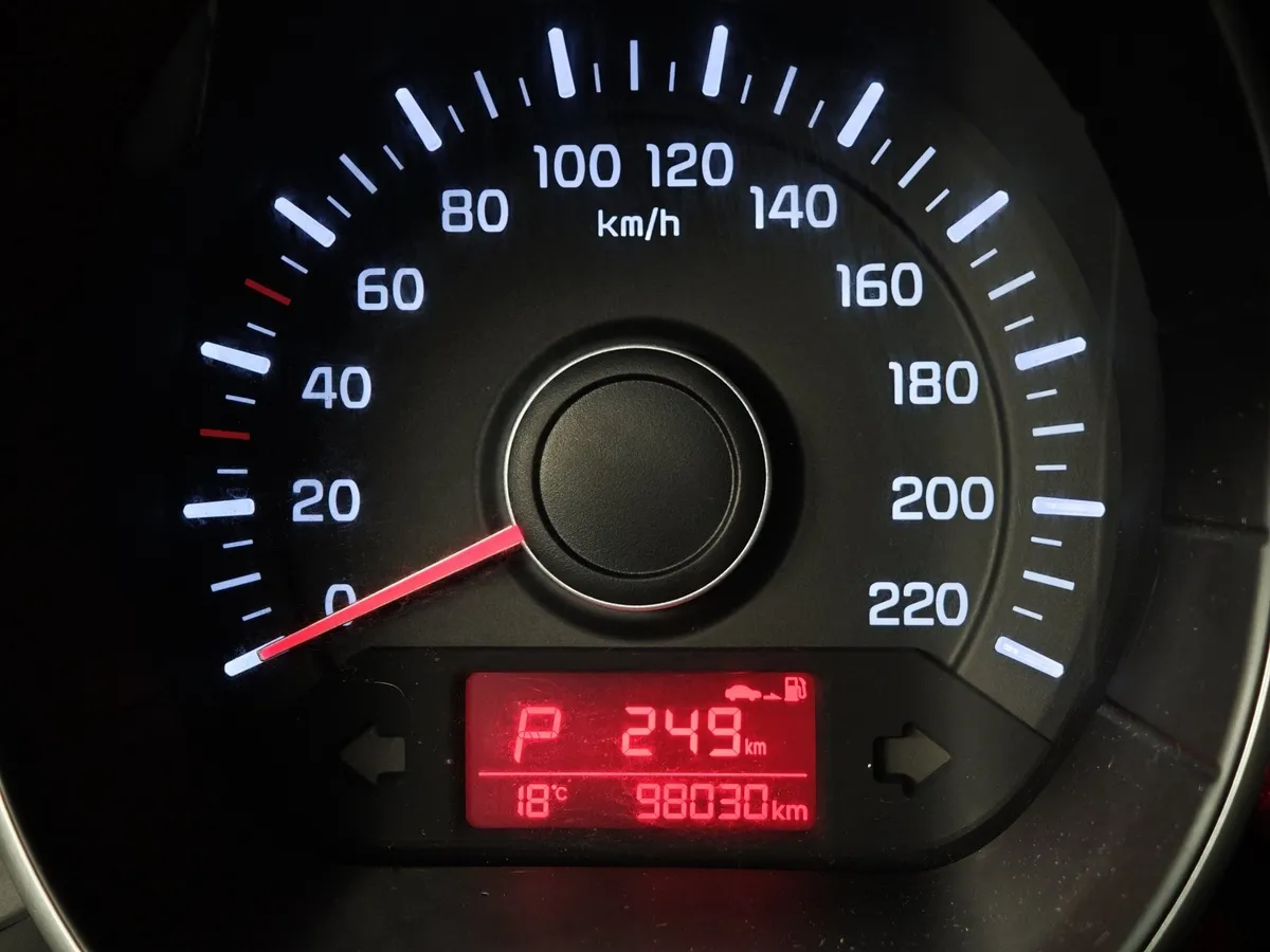 Kia Rio 1.6 AT (123 л.с.) Серебристый в АВИЛОН. Слайд №16