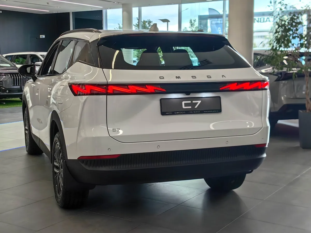 OMODA C7 1.6 DCT (150 л.с.) Драйв Белый в АВИЛОН. Слайд №4