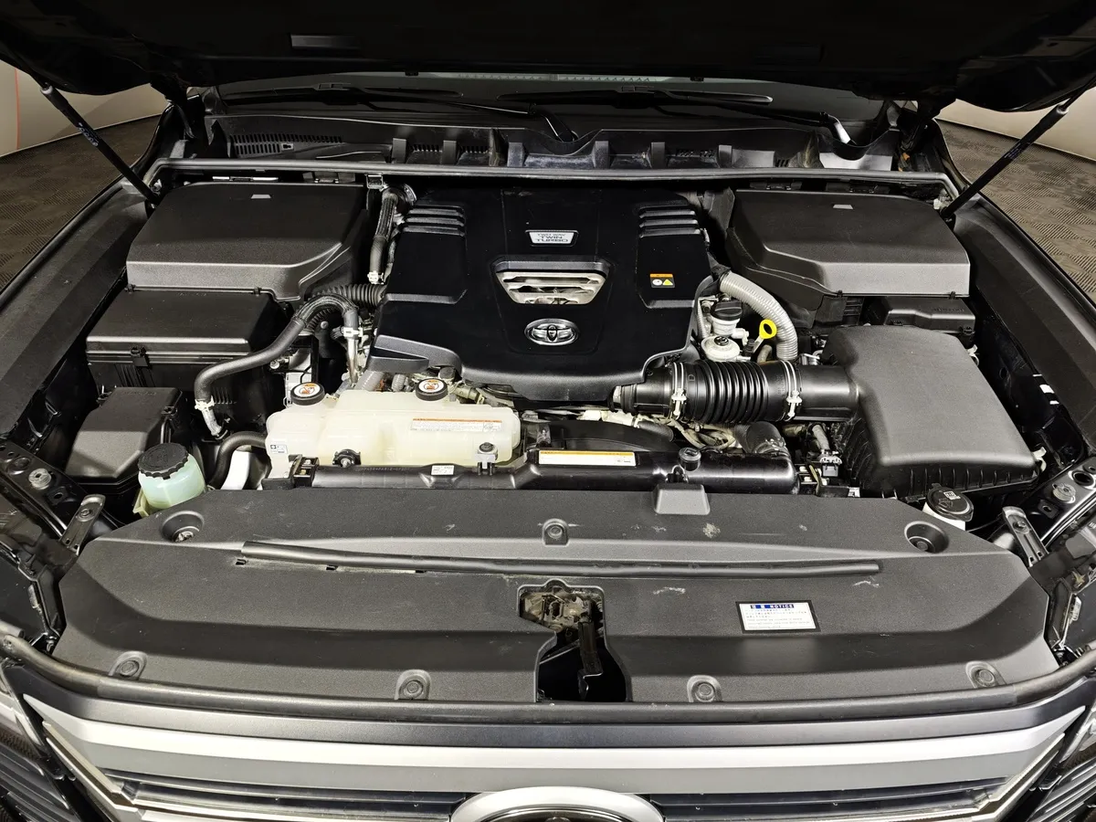 Toyota Land Cruiser 3.4 V6 AT 4WD (299 л.с.) 70th Anniversary Черный в АВИЛОН. Слайд №11