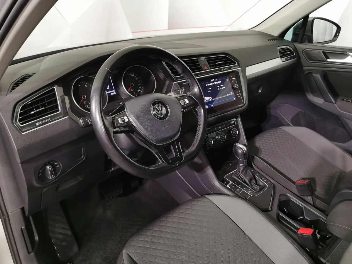 Volkswagen Tiguan 1.4 TSI BlueMotion DSG (150 л.с.) Comfortline Серый в АВИЛОН. Слайд №18