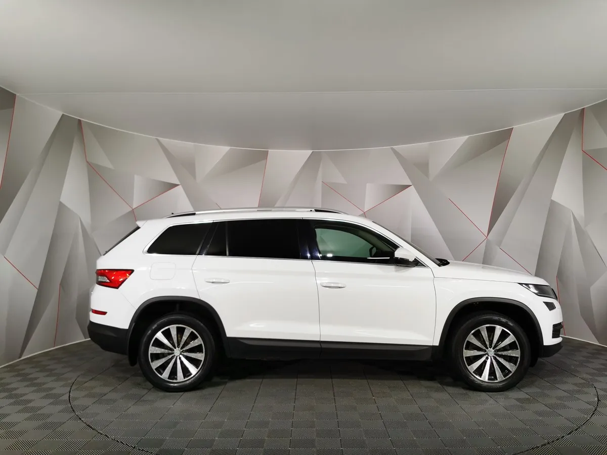Skoda Kodiaq 2.0 TSI DSG 4X4 (180 л.с.) Белый в АВИЛОН. Слайд №6