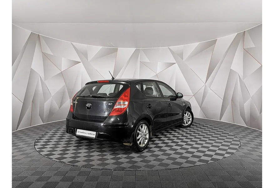 Hyundai i30 1.6 MT (122 л.с.) Черный в АВИЛОН. Слайд №2