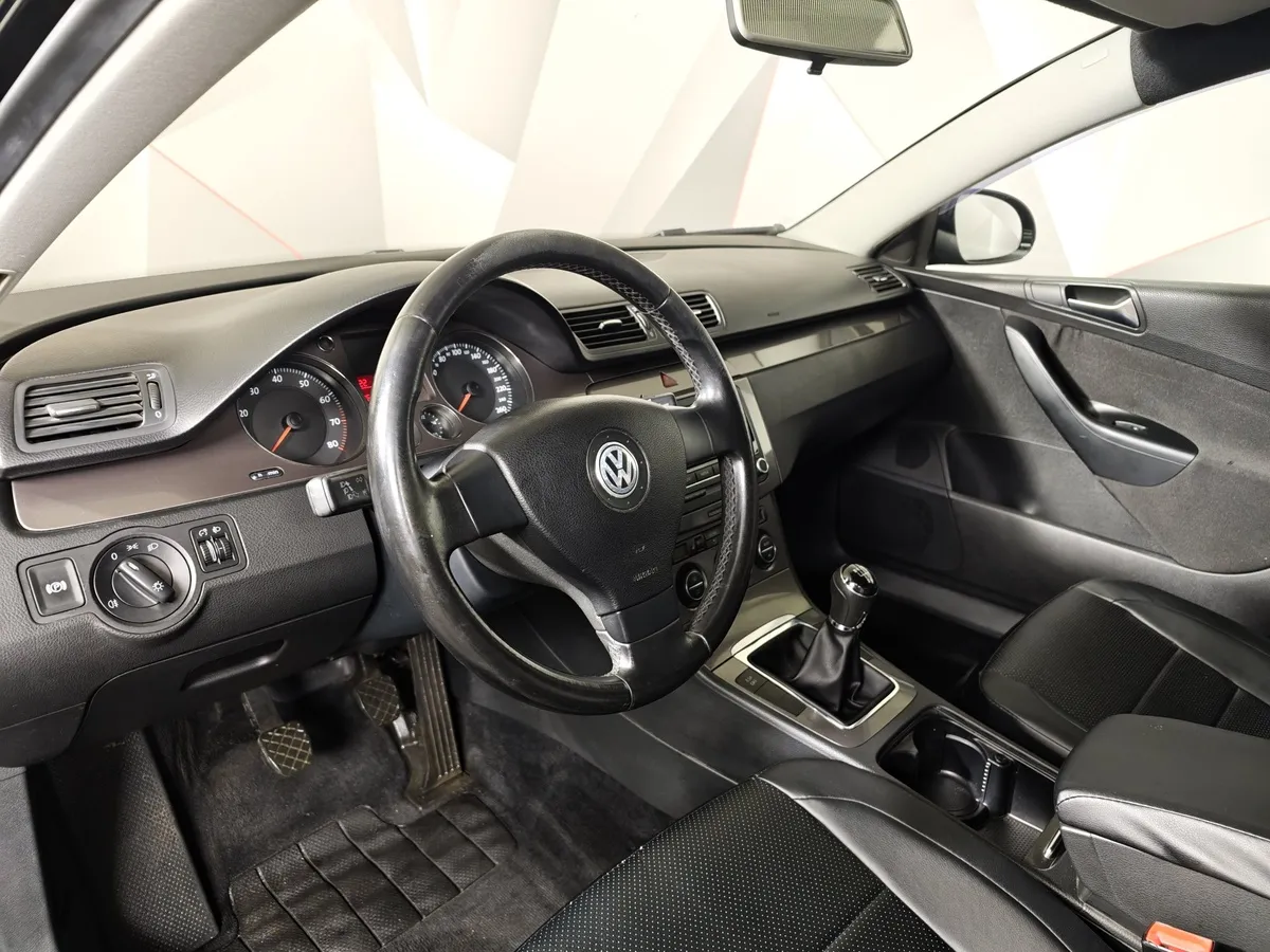 Volkswagen Passat 1.6 MPI MT (102 л.с.) Черный в АВИЛОН. Слайд №18