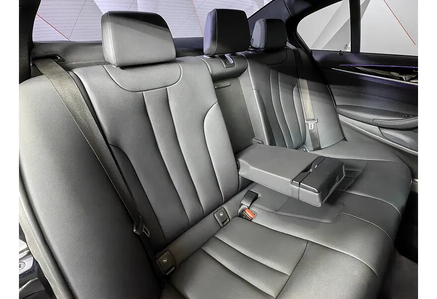 BMW 5 серия 520d xDrive Steptronic (190 л.с.) Base (Локальная сборка) Черный в АВИЛОН. Слайд №14