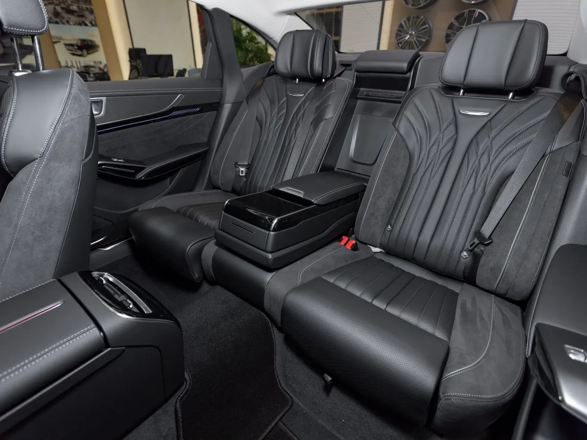 Hongqi H9 2.0T AT (245 л.с.) Делюкс Черный в АВИЛОН. Слайд №11