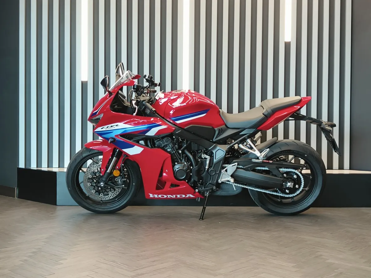 Honda CBR650 649 см³ (95 л.с.) (95) 649 Красный в АВИЛОН. Слайд №2