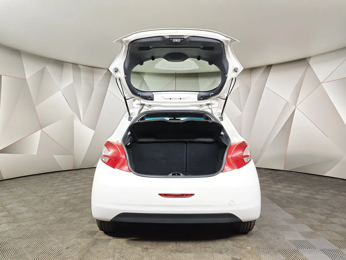 Peugeot 208 1.2 VTi MT (82 л.с.) Белый в АВИЛОН. Слайд №11