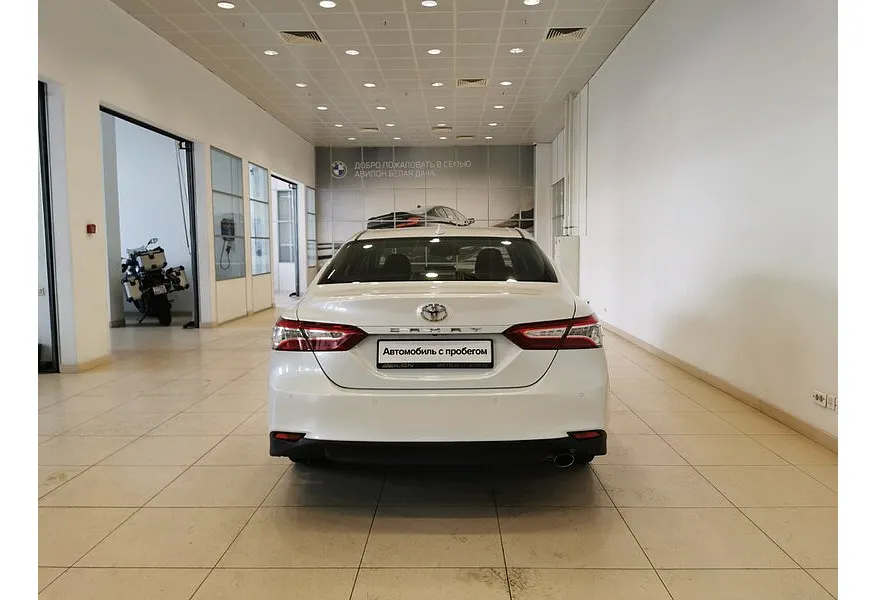 Toyota Camry 2.5 AT (200 л.с.) Белый в АВИЛОН. Слайд №8