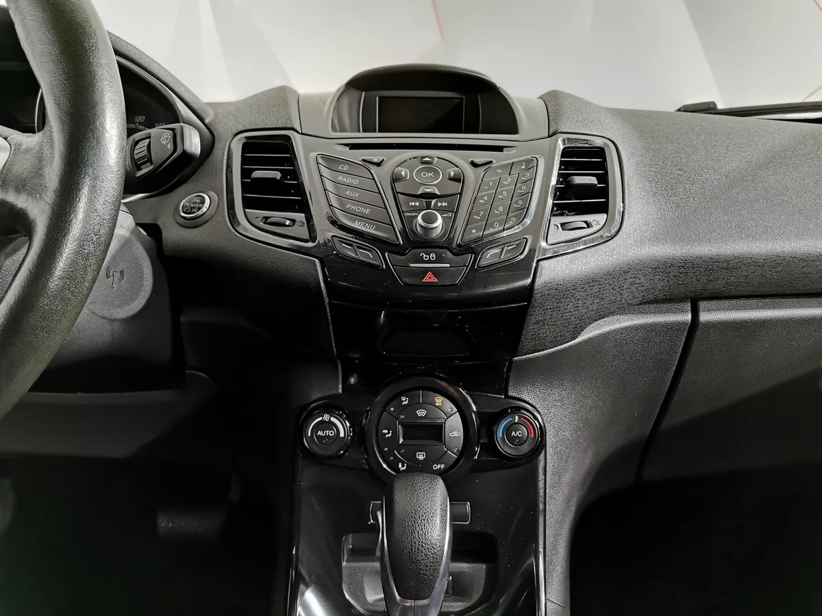 Ford Fiesta 1.4 MT (80 л.с.) Ghia Оранжевый в АВИЛОН. Слайд №14