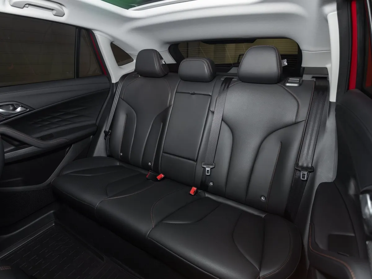 Москвич М70 1.5 DCT FWD (150 л.с.) Драйв Красный в АВИЛОН. Слайд №11