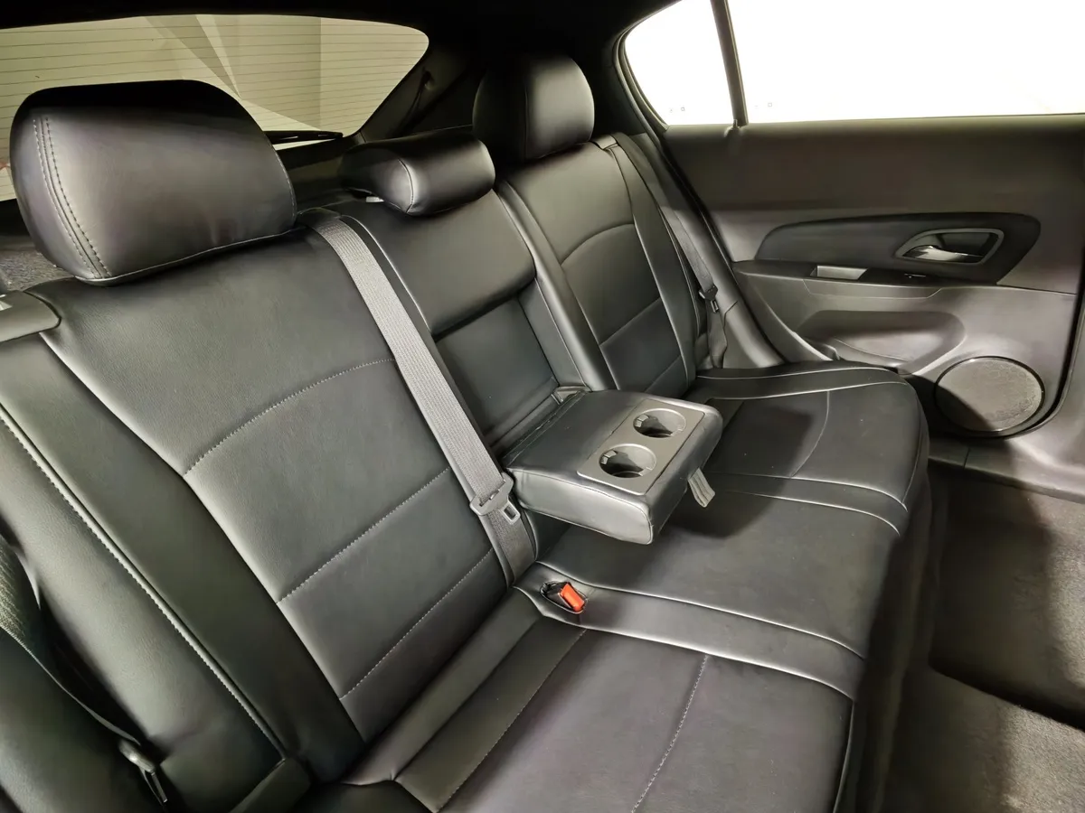 Chevrolet Cruze 1.6 MT (109 л.с.) Серебристый в АВИЛОН. Слайд №17