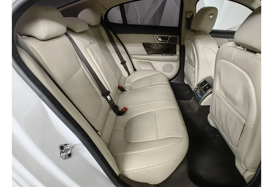 АВИЛОН - Jaguar XF 3.0 D AT (275 л.с.) Portfolio Белый - slide 9