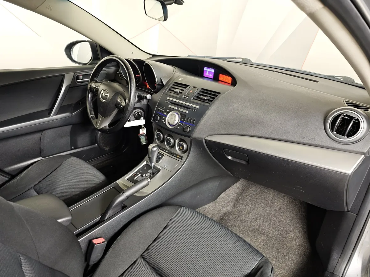 Mazda 3 1.6 AT (104 л.с.) Active Серебристый в АВИЛОН. Слайд №12