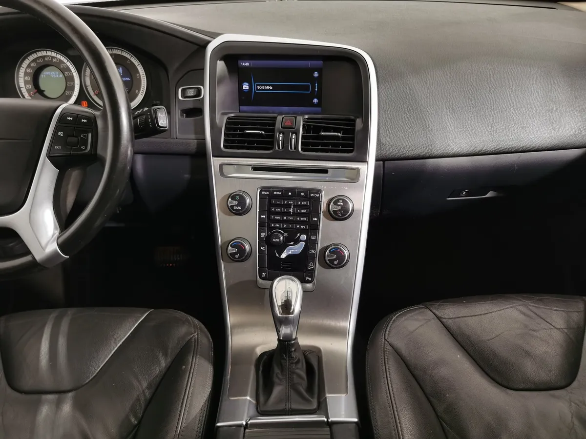 Volvo XC60 2.4 D5 Geartronic AWD (215 л.с.) Белый в АВИЛОН. Слайд №13