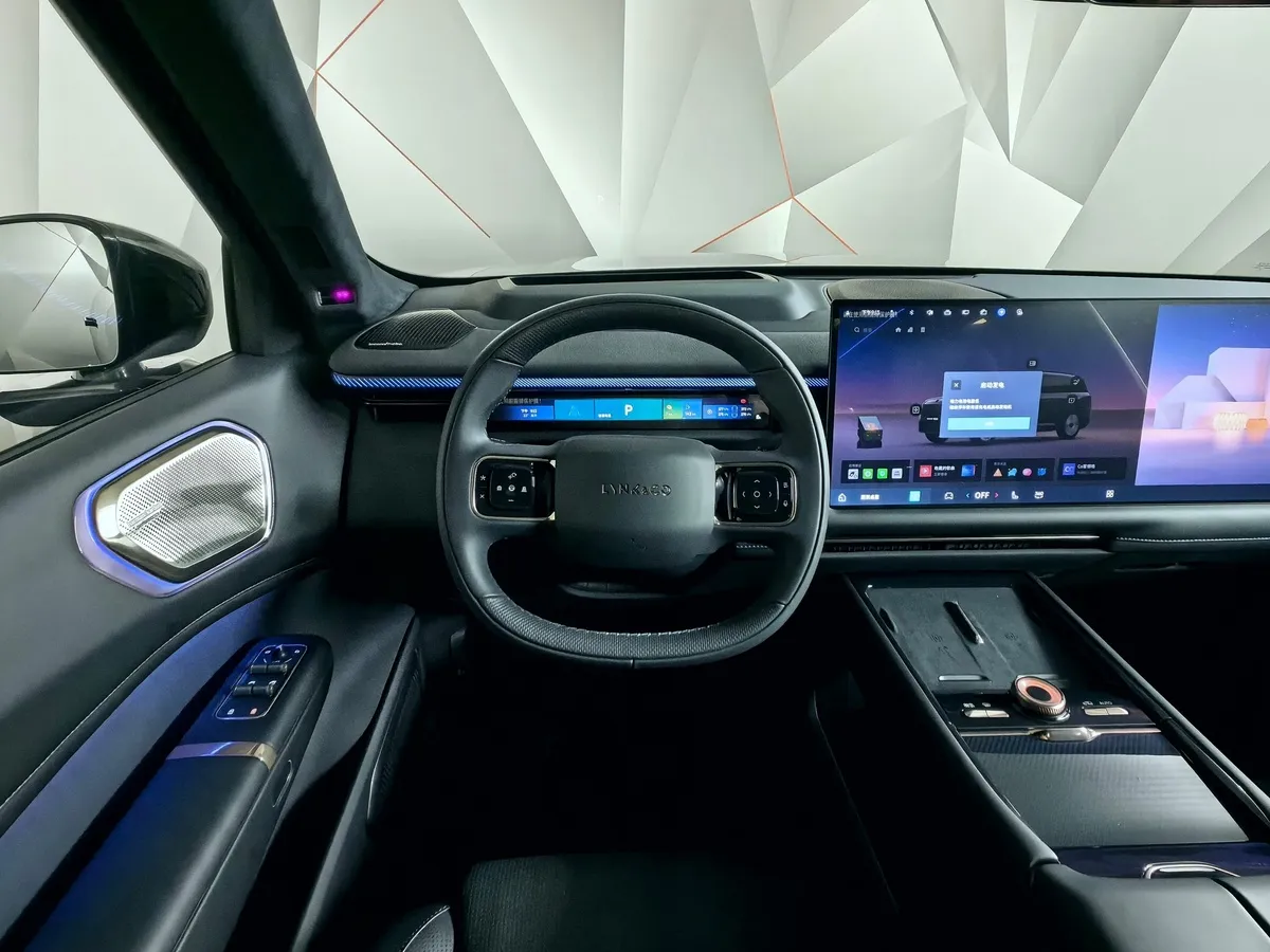 Lynk & Co 900 2.0 AT 4WD (884 л.с.) Discovery Черный в АВИЛОН. Слайд №18