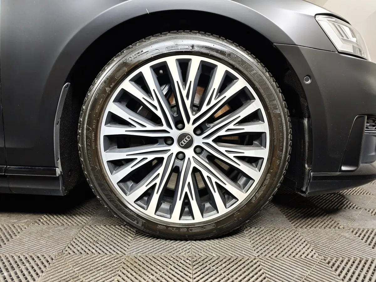 Audi A8 4.0 TFSI L tiptronic quattro (460 л.с.) Черный в АВИЛОН. Слайд №9
