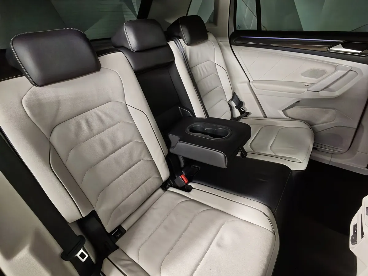 Volkswagen Tiguan 2.0 TSI 4Motion DSG (220 л.с.) Sportline Серебристый в АВИЛОН. Слайд №17