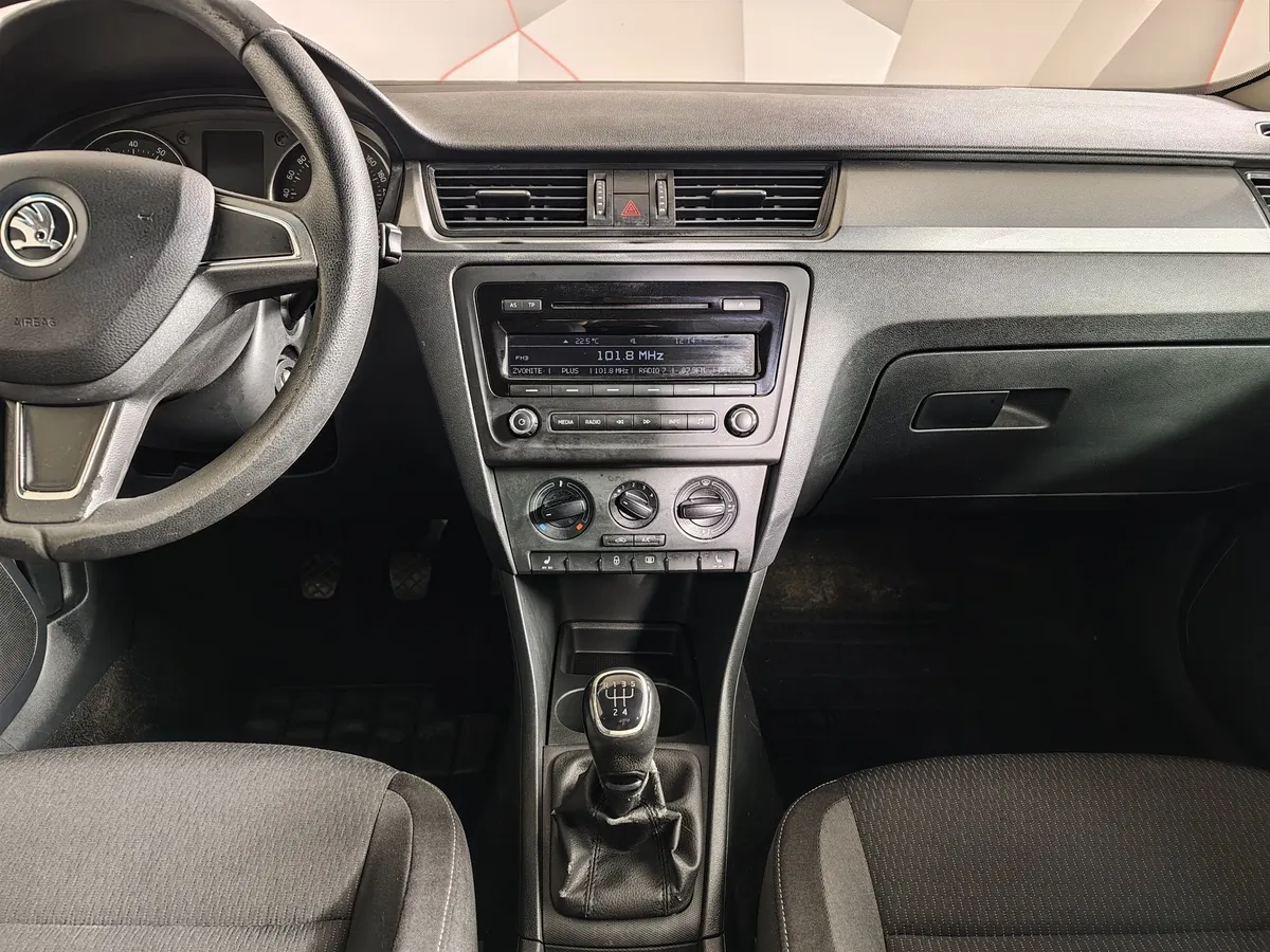 Skoda Rapid 1.6 MT (105 л.с.) Черный в АВИЛОН. Слайд №13