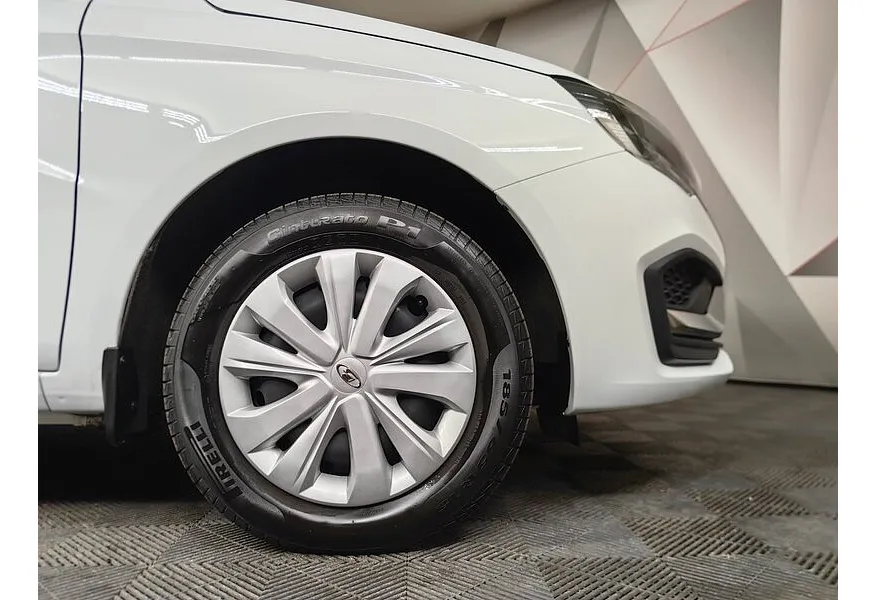 ВАЗ (Lada) Vesta 1.6 CVT (106 л.с.) Белый в АВИЛОН. Слайд №9