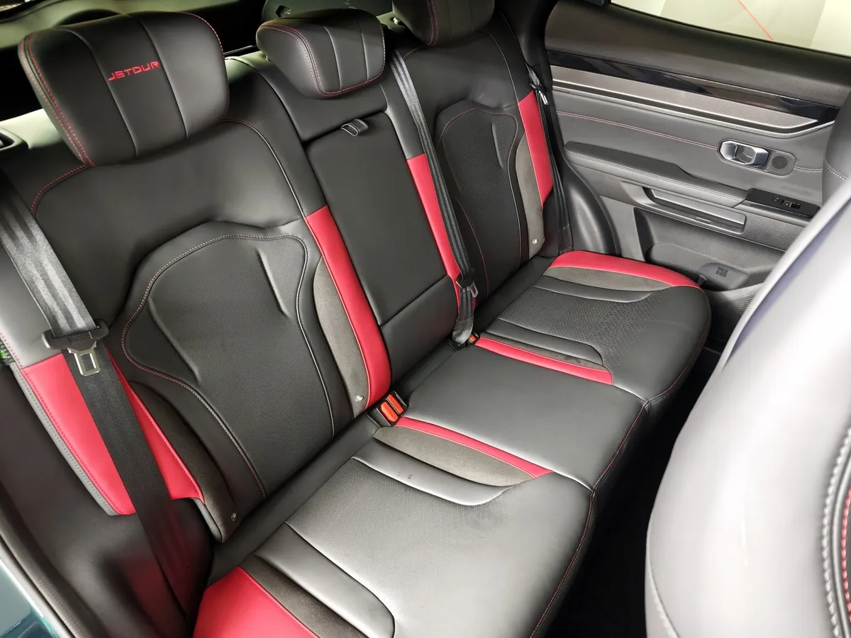 JETOUR Dashing 1.5T 6DCT 2WD (147 л.с.) Luxury Зеленый в АВИЛОН. Слайд №17