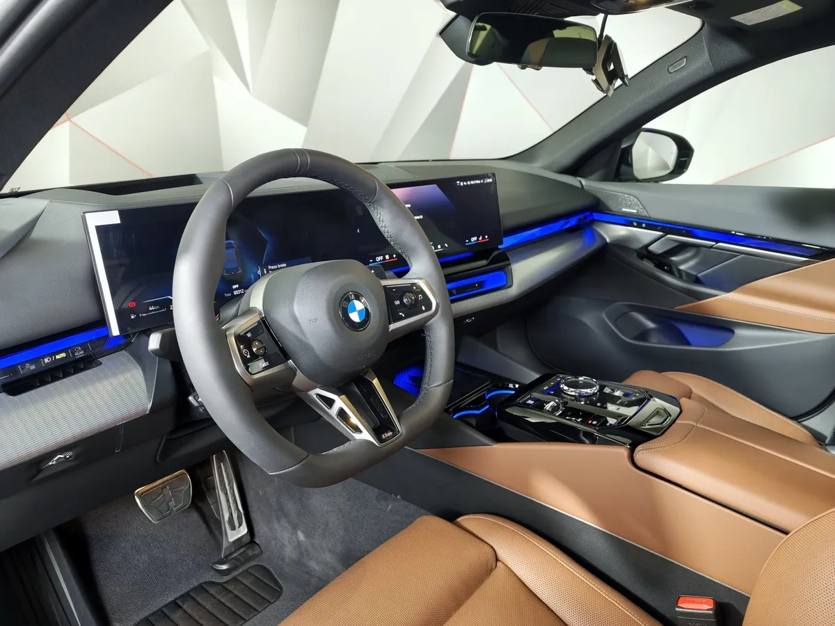 BMW 5 серия 530i xDrive AT (252 л.с.) Синий в АВИЛОН. Слайд №12