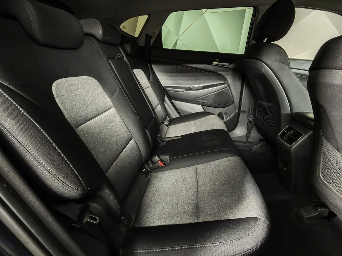 Hyundai Tucson 2.0 (150 л.с.) MPi-6AT-4WD Family Черный в АВИЛОН. Слайд №16