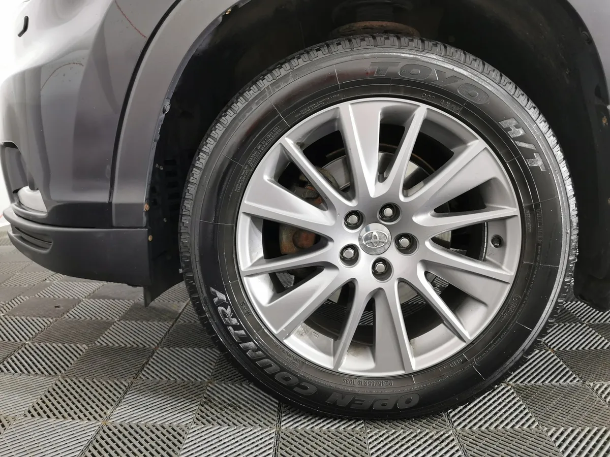 Toyota Highlander 3.5T AT 4WD (249 л.с.) Luxe Safety Черный в АВИЛОН. Слайд №9