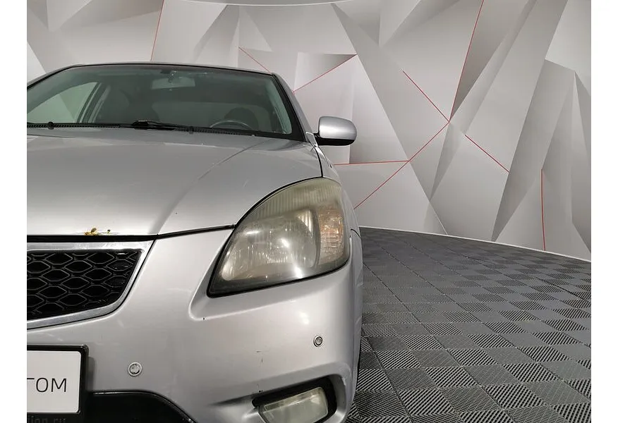Kia Rio 1.4 AT (97 л.с.) Серебристый в АВИЛОН. Слайд №10 Kia Rio 1.4 AT (97 л.с.) Серебристый в АВИЛОН. Слайд №10