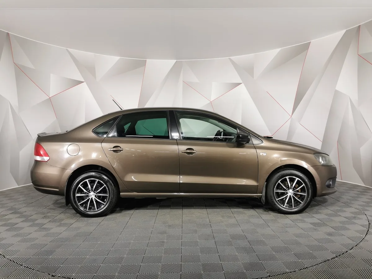 Volkswagen Polo 1.6 MPI AT (110 л.с.) Highline Коричневый в АВИЛОН. Слайд №6