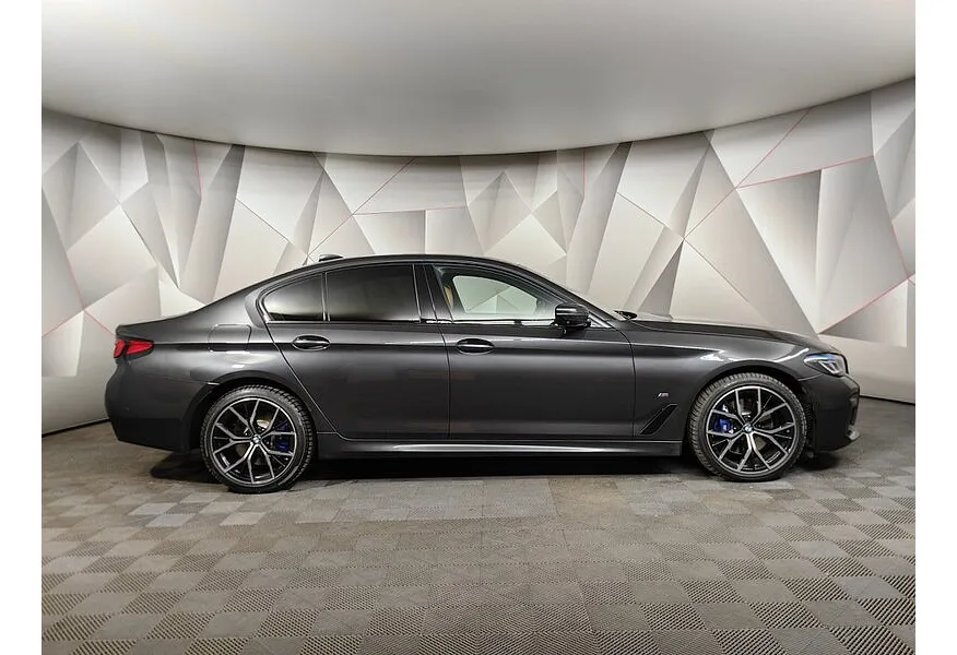 BMW 5 серия 530d xDrive Steptronic (249 л.с.) M Sport Pro Серый в АВИЛОН. Слайд №6