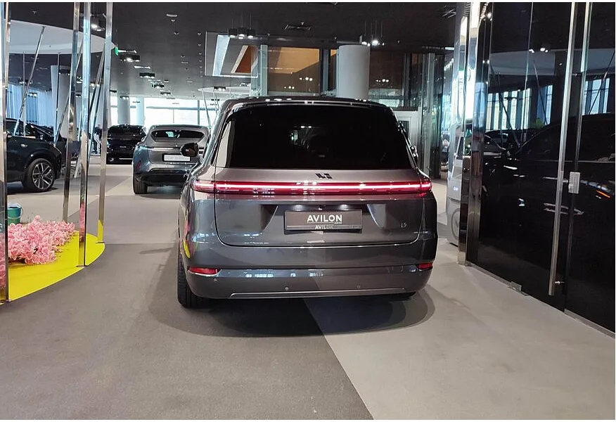 Li Auto L9 1.5 AT 4WD (449 л.с.) Max Серый в АВИЛОН. Слайд №6